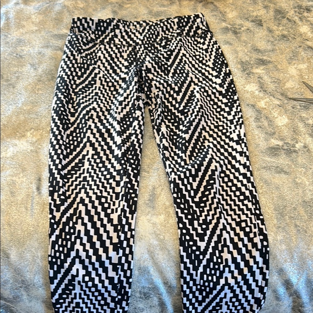 Flirtitude Black and White Chevron Leggings